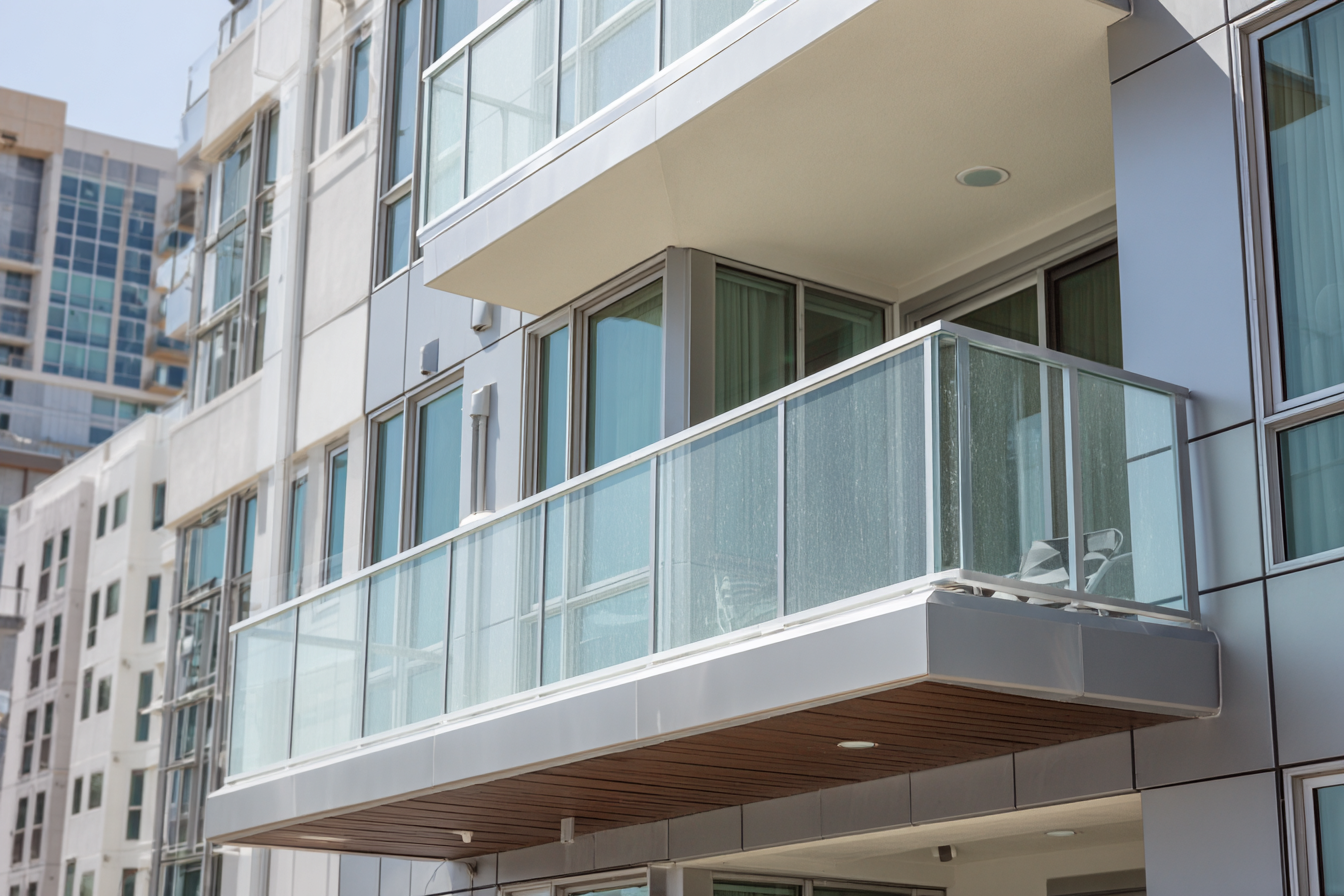 VISIOAIR Post Supported Glass Railing